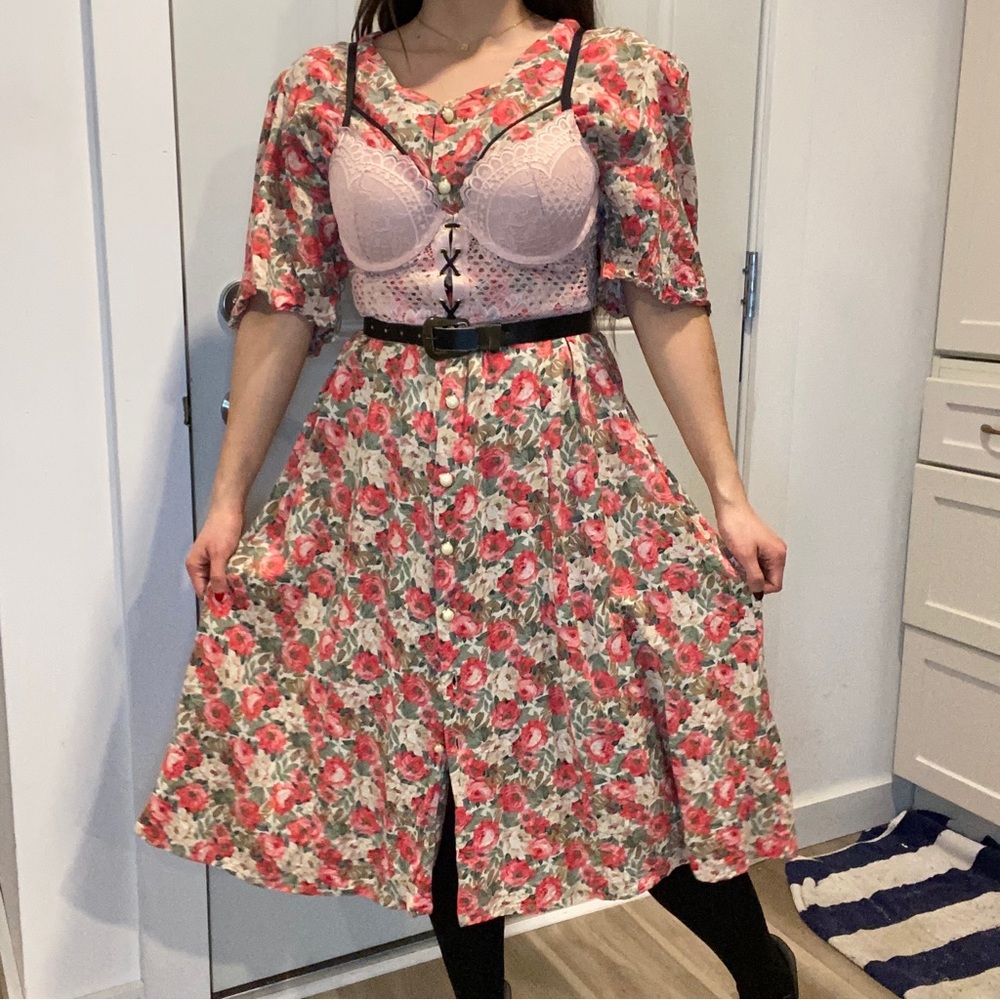 VINTAGE IMAGE Peony Cottagecore Pearl-Button Dress